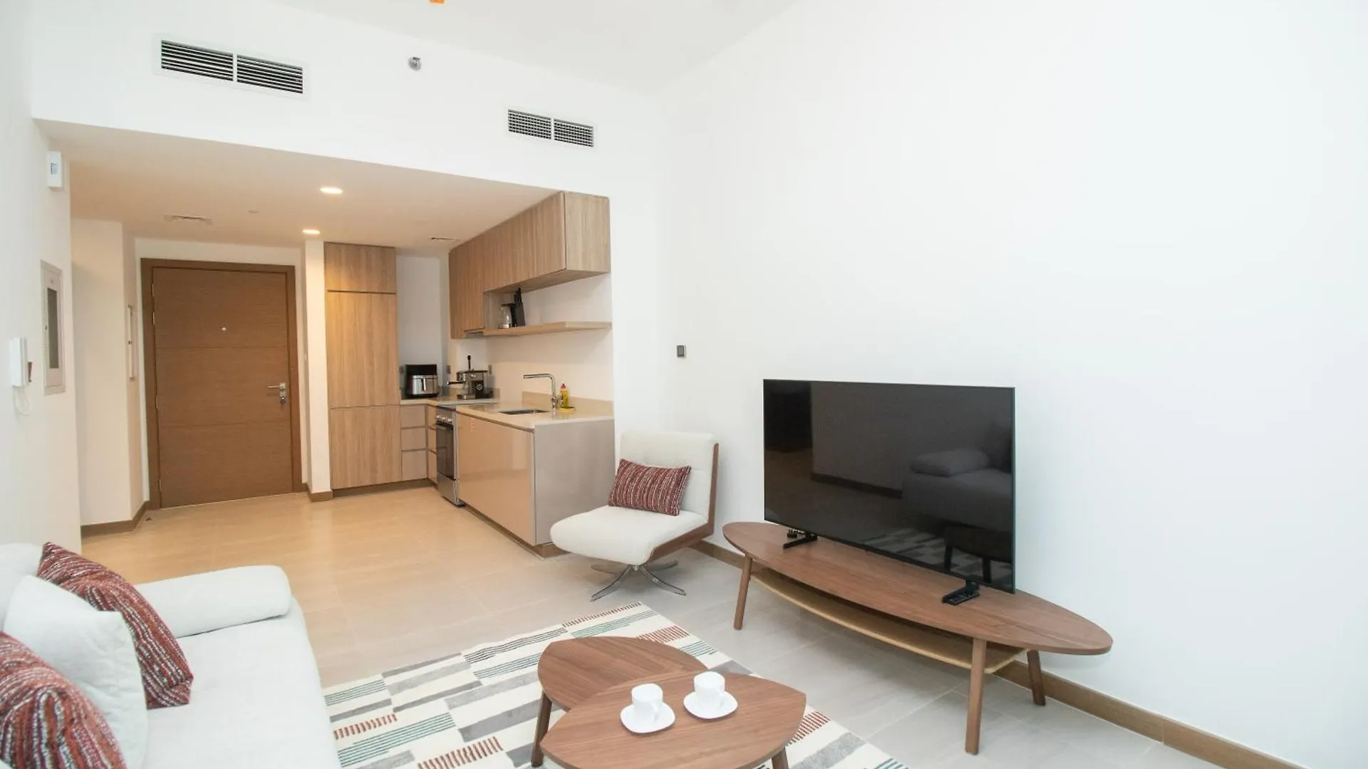 Stylish One Bedroom Apartment Oasis At Missoni Tower , Business Bay, Дубай