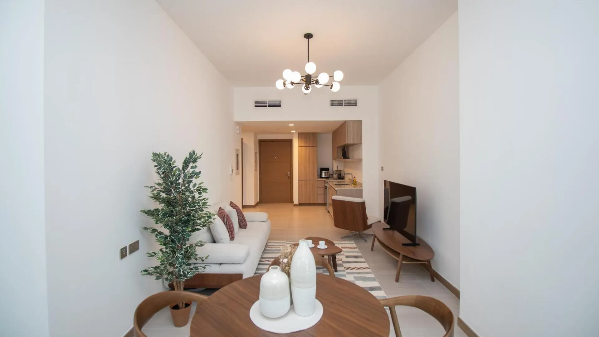 Stylish One Bedroom Apartment Oasis At Missoni Tower , Business Bay, Дубай