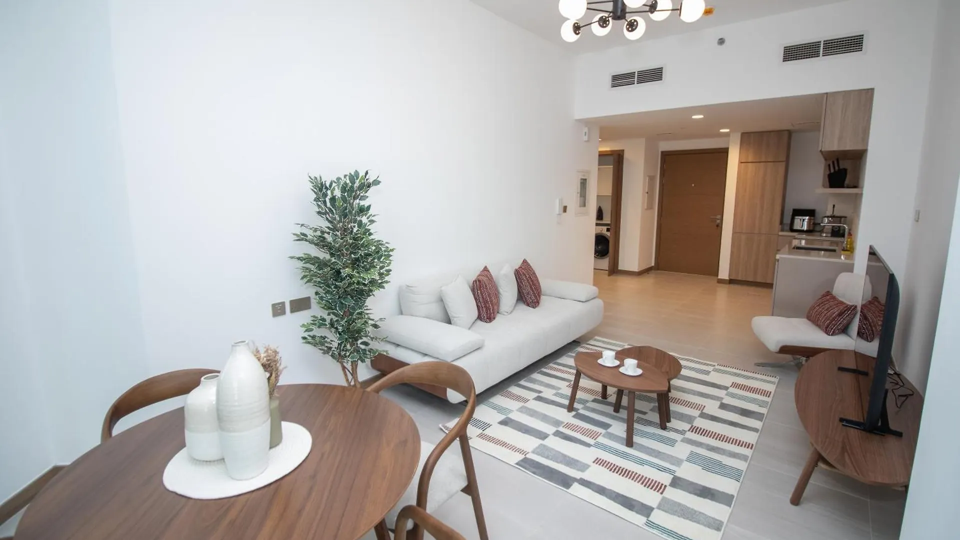 Stylish One Bedroom Apartment Oasis At Missoni Tower , Business Bay, Дубай 0*,