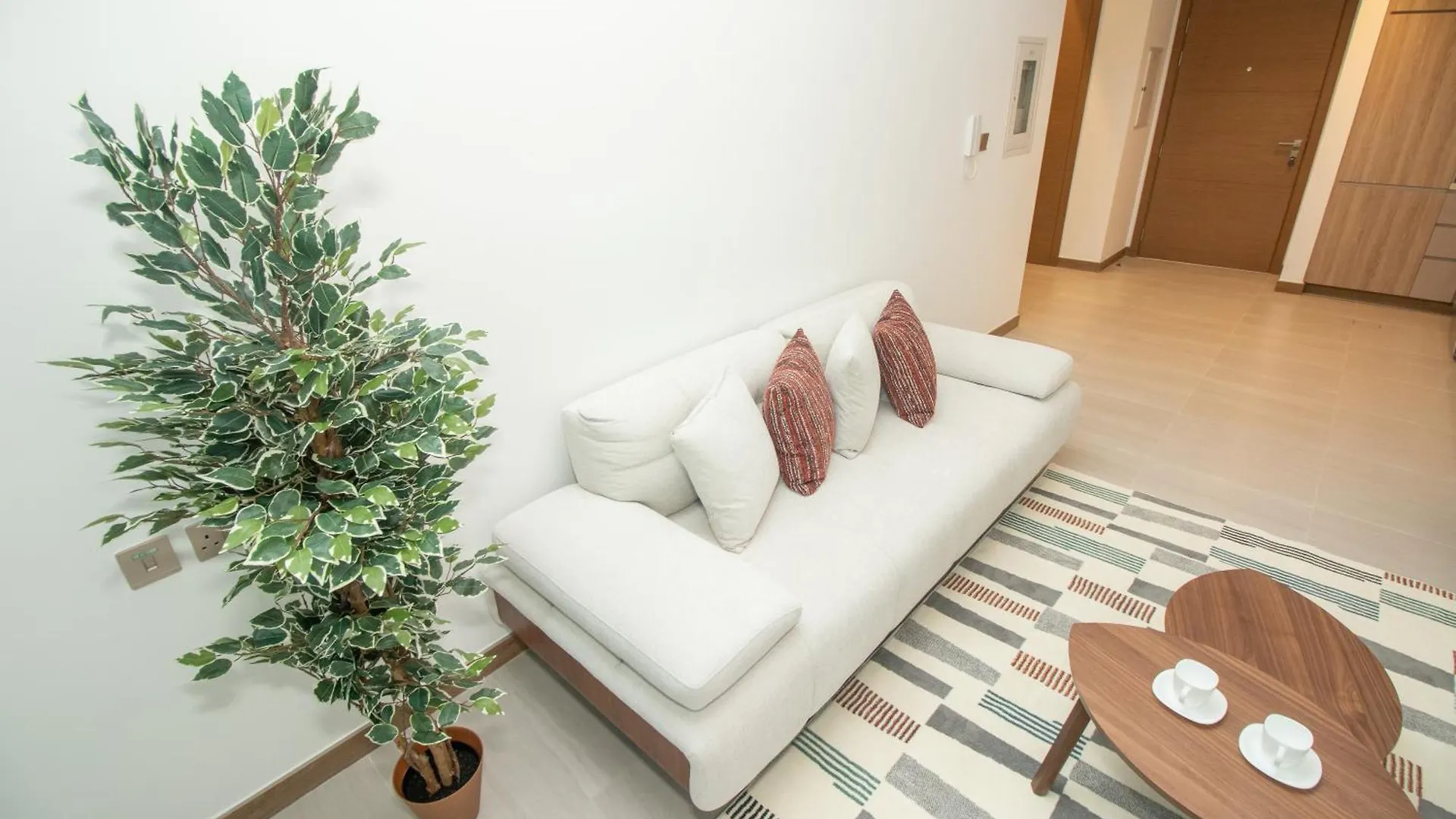 Stylish One Bedroom Apartment Oasis At Missoni Tower , Business Bay, Дубай ОАЭ