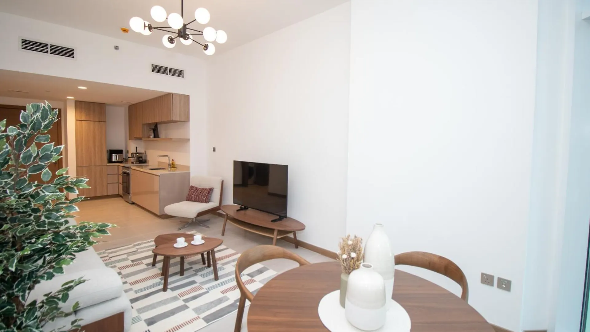 Stylish One Bedroom Apartment Oasis At Missoni Tower , Business Bay, Дубай 0*,  ОАЭ