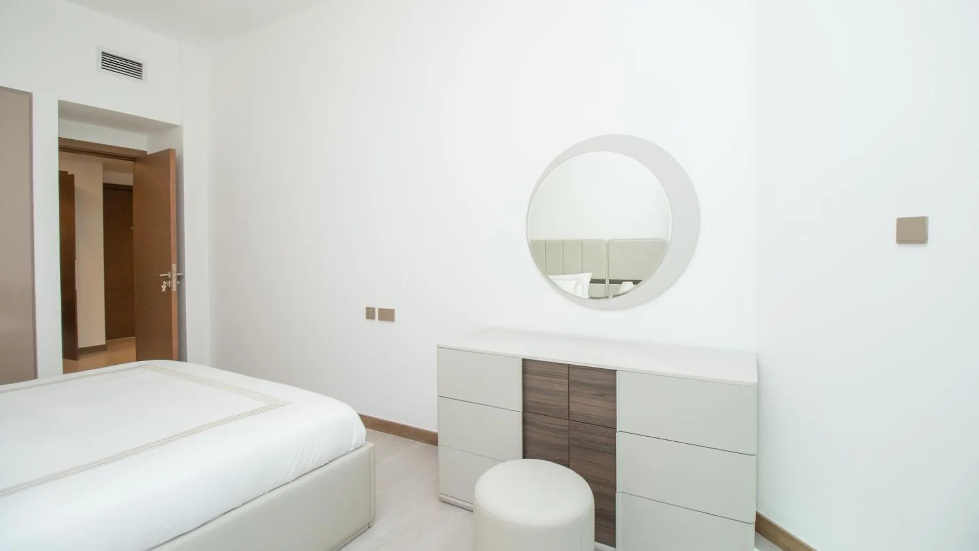 Stylish One Bedroom Apartment Oasis At Missoni Tower , Business Bay, Дубай
