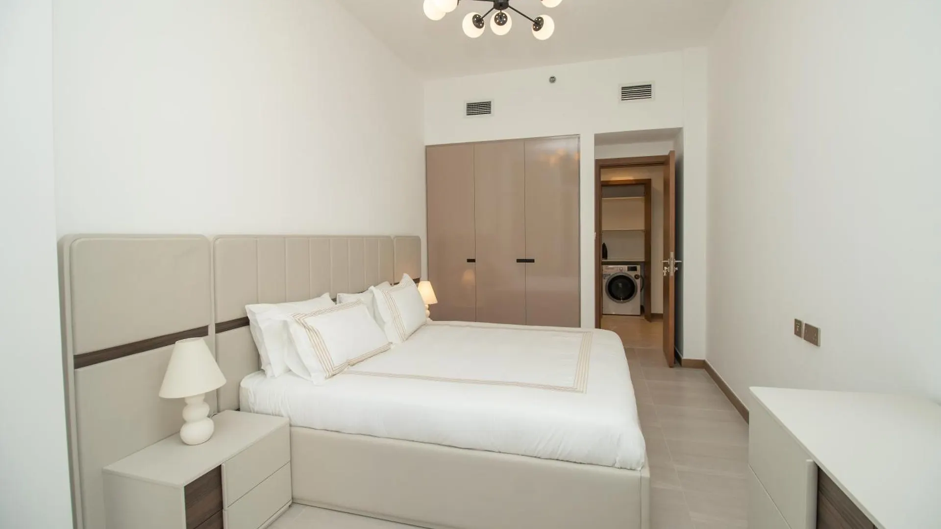 Stylish One Bedroom Apartment Oasis At Missoni Tower , Business Bay, Дубай 0*,