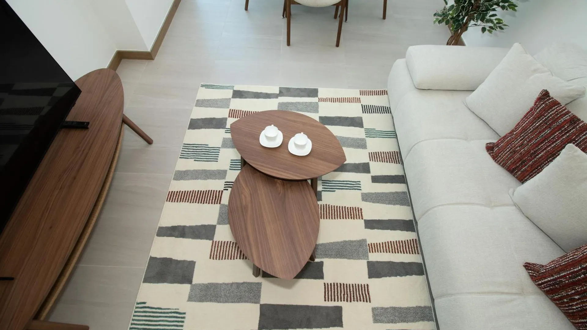 Stylish One Bedroom Apartment Oasis At Missoni Tower , Business Bay, Дубай 0*,