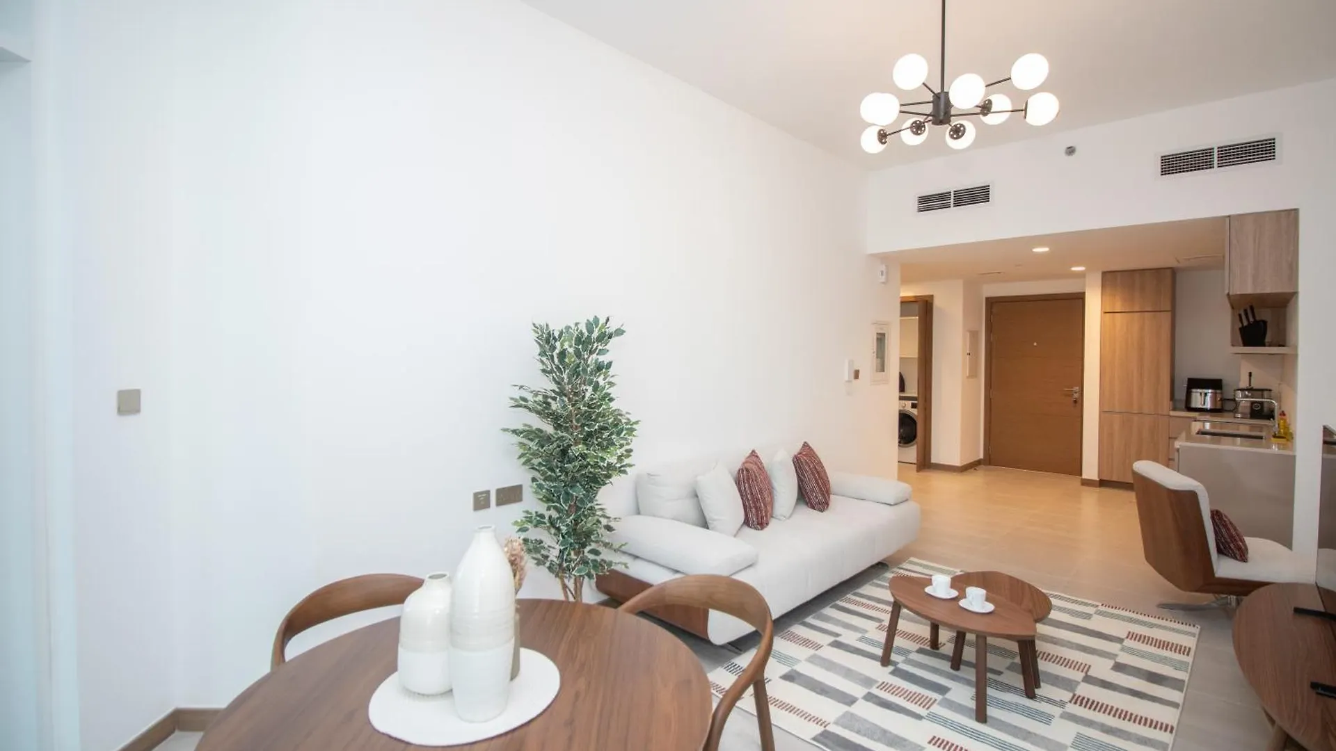 Stylish One Bedroom Apartment Oasis At Missoni Tower , Business Bay, Дубай