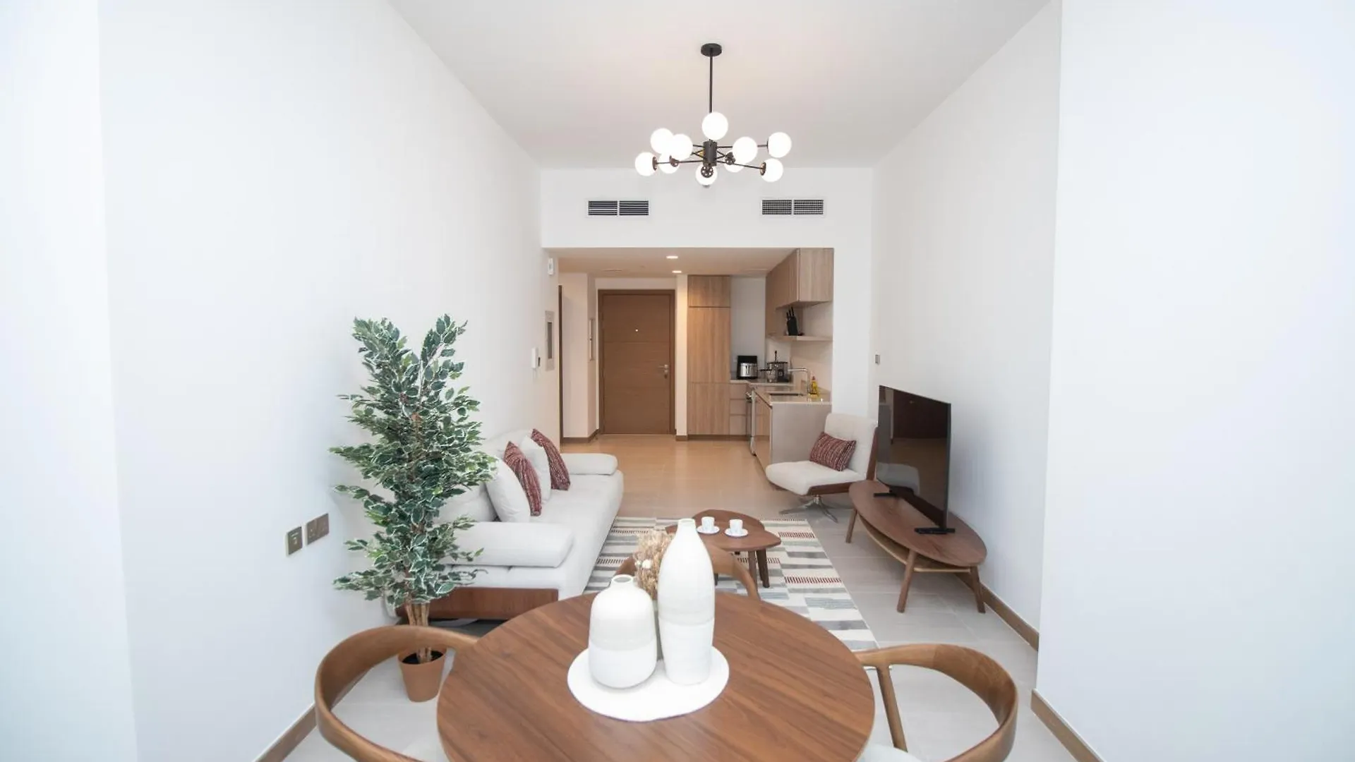Stylish One Bedroom Apartment Oasis At Missoni Tower , Business Bay, Дубай