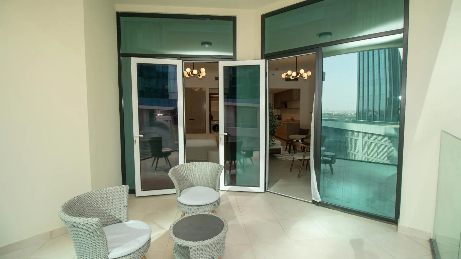 Stylish One Bedroom Apartment Oasis At Missoni Tower , Business Bay, Дубай 0*,  ОАЭ